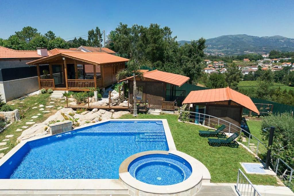 Chalet Fernandes Yellow