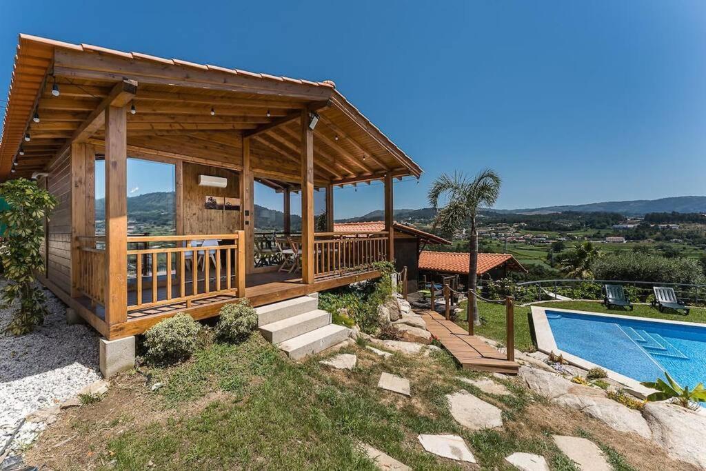 Chalet Fernandes Yellow