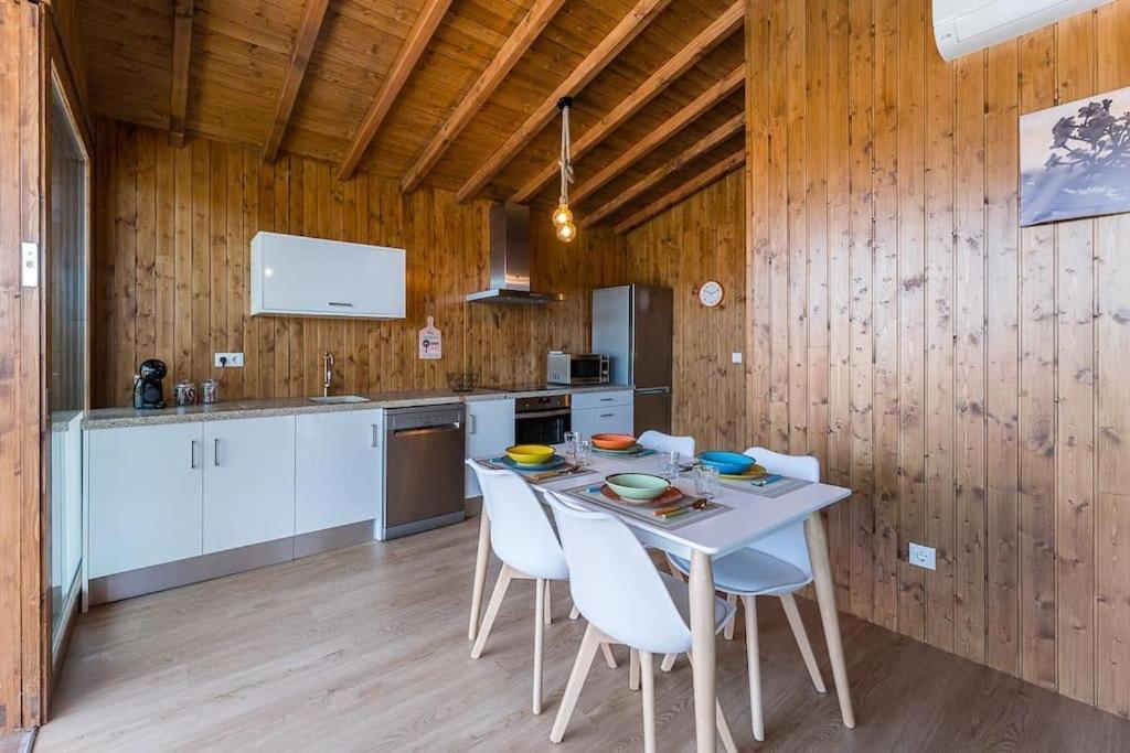 Fernandes Yellow Chalet