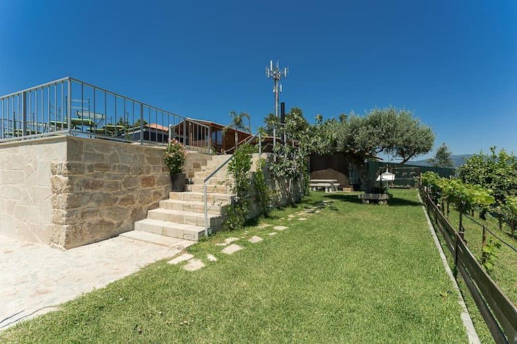 Chalet Fernandes Yellow